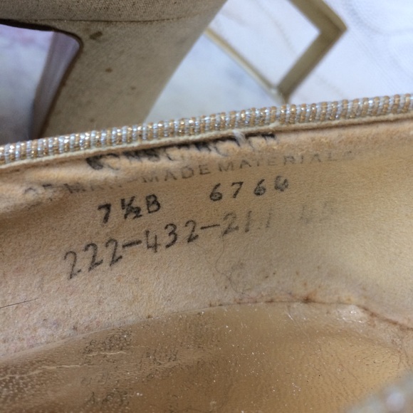 Vintage gold heels with embellishment. - Picture 4 of 8